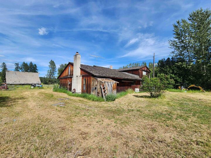 Property Photo: 942 Basin Rd WA 99114