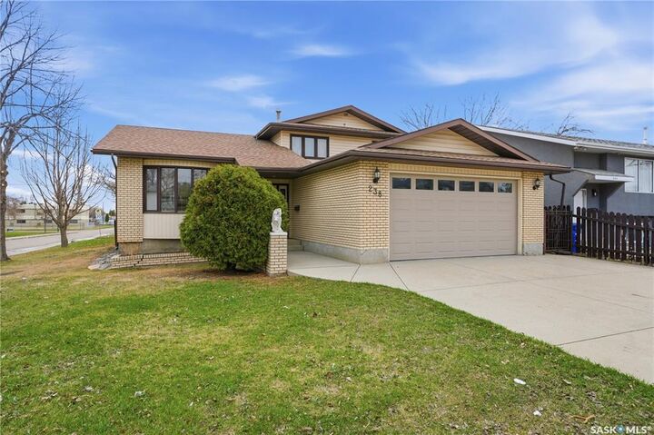 Property Photo: 238 S Avenue N SK S7L 2Z8