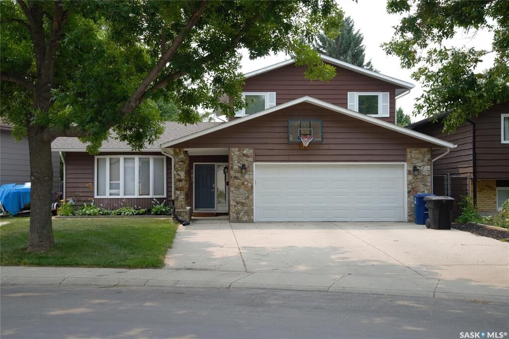 Property Photo: 407 Chitek Crescent SK S7K 5C1