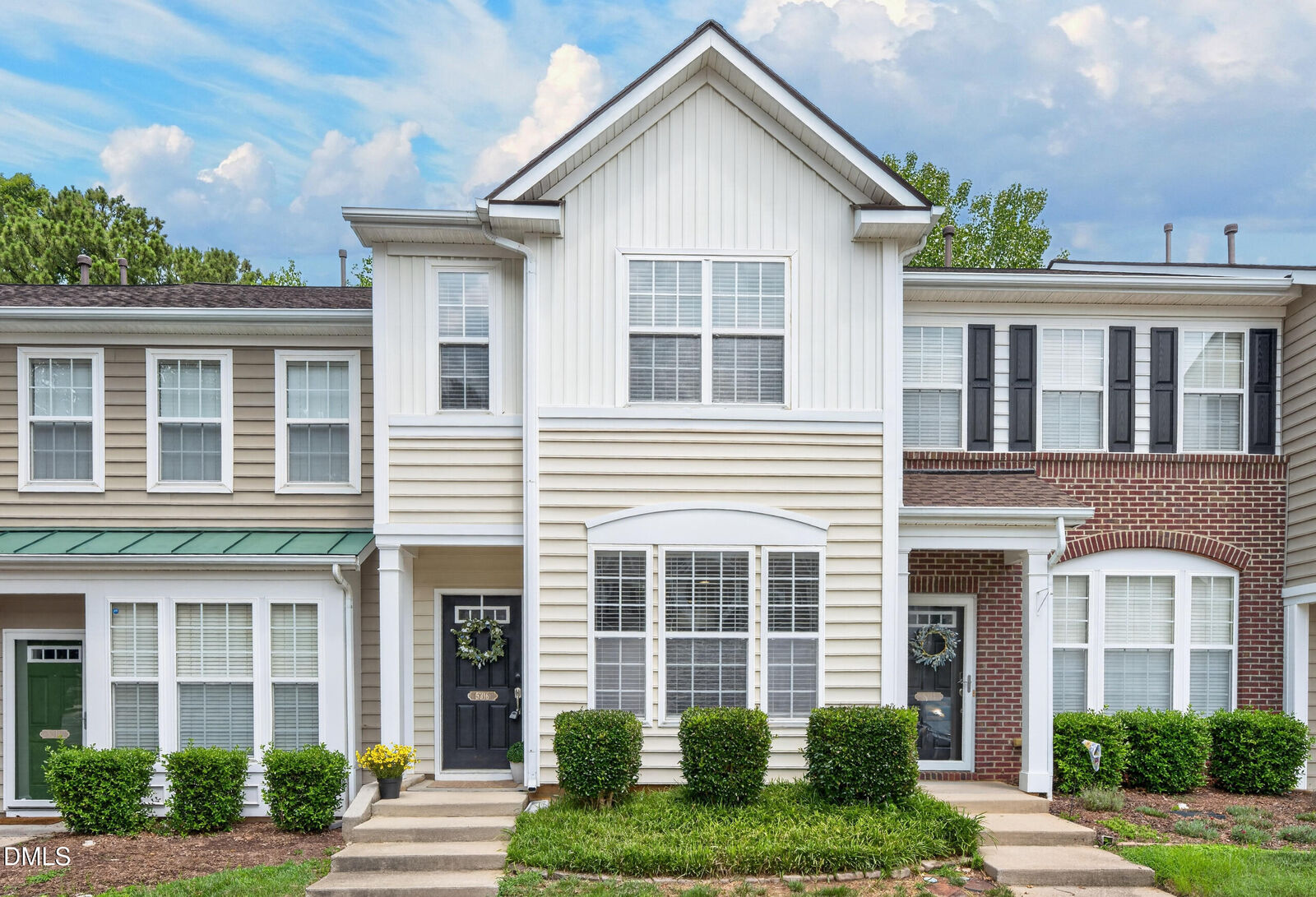 Property Photo: 5316 Crescentview Parkway NC 27606