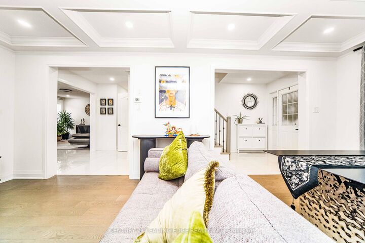 Property Photo:  37 Landsdown Crescent  ON L6E 1M6 