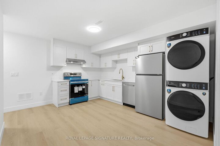 Property Photo: 53 Bishop Avenue 1A ON M2M 1Z4