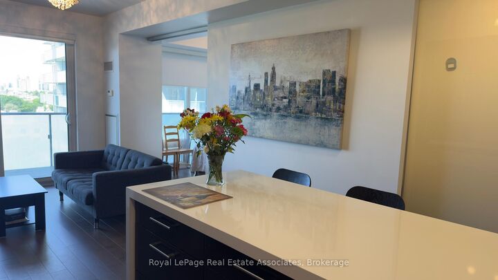 Property Photo: 1080 Bay Street 705 ON M5S 0A6