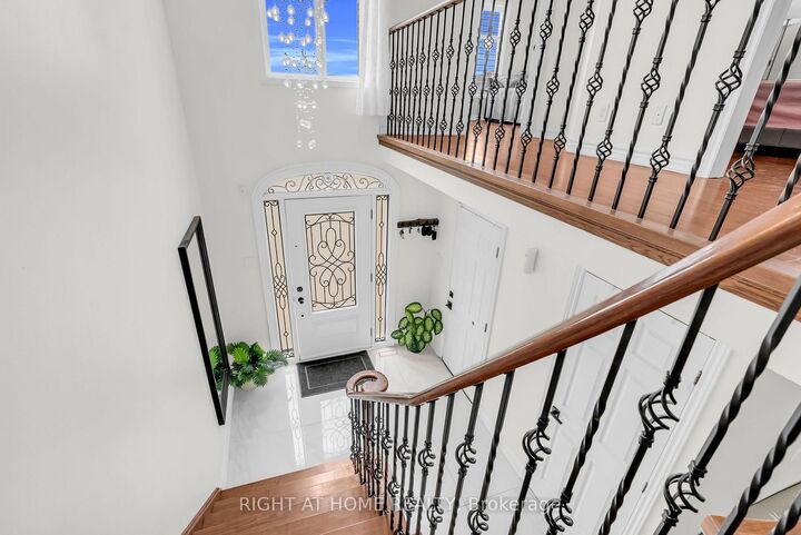 Property Photo: 847 Stonebridge Avenue ON L5V 2L1