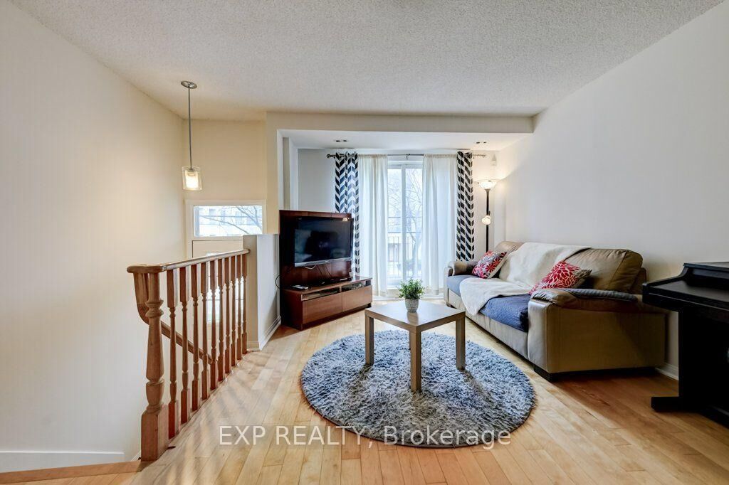 Property Photo: 28 Sommerset Way 1716 ON M2N 6W7