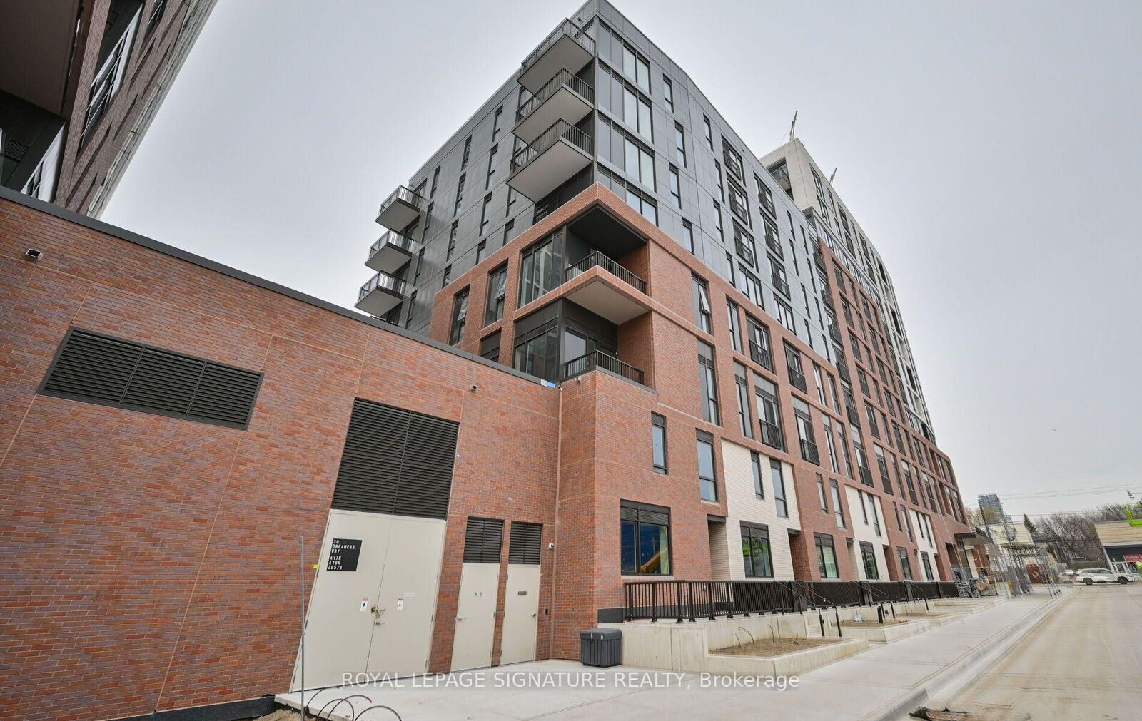 Property Photo: 30 Dreamers Way 825 ON M5A 0Y7