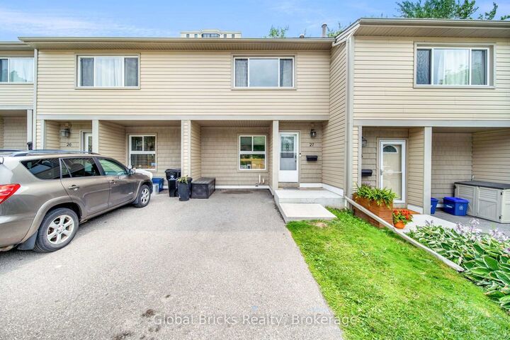 Property Photo:  15 Green Valley Drive 27  ON N2P 1K7 