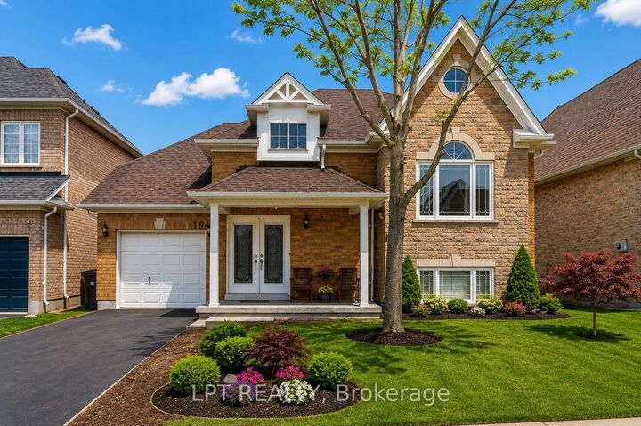 19 Treeline Boulevard — photo 1