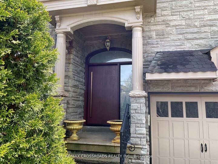 Property Photo:  129 Lakeland Crescent  ON L4E 3A1 