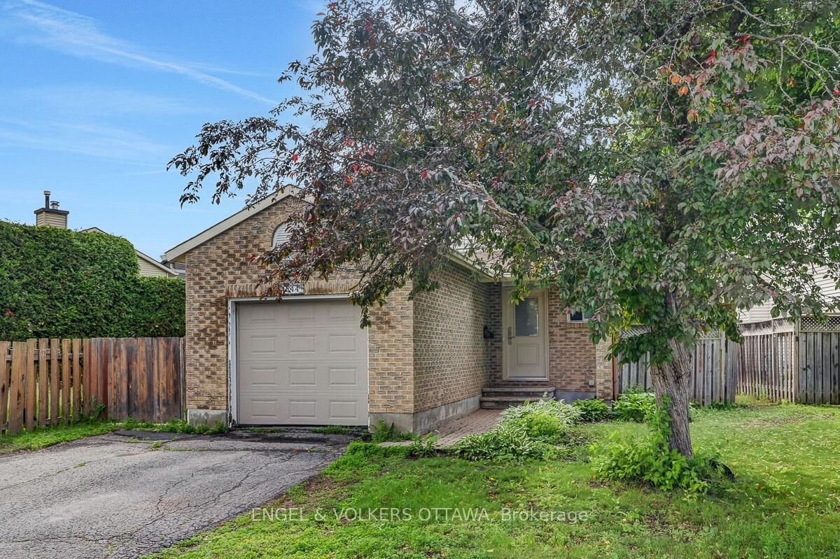 Property Photo:  1844 Prestwick Drive  ON K1E 2T3 