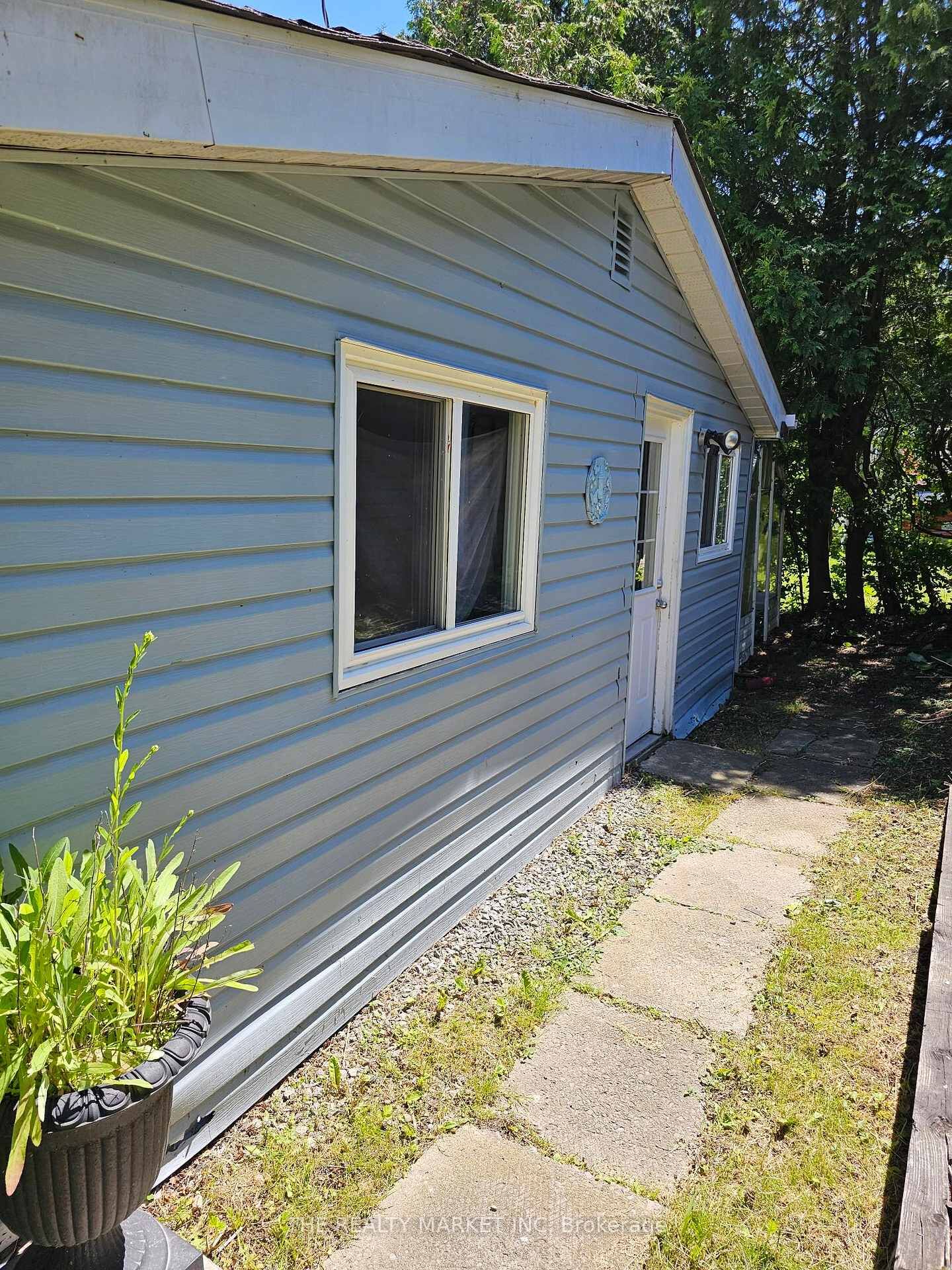 Property Photo:  