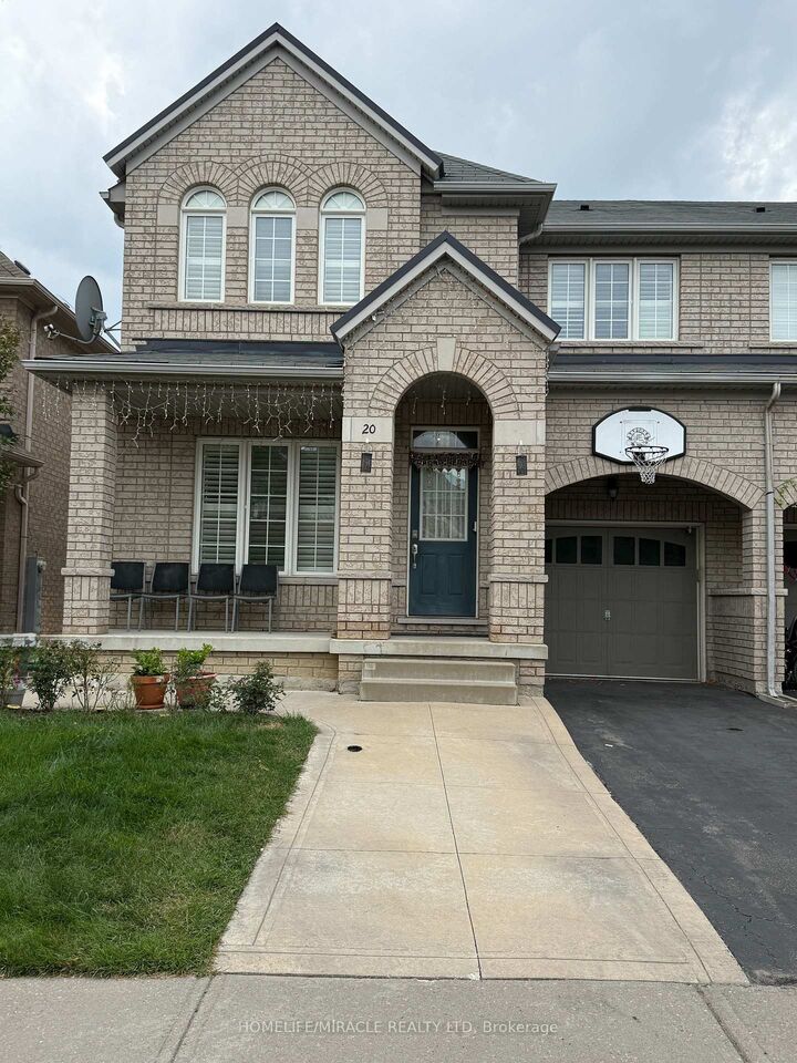 Property Photo: 20 Country Ridge Court ON L6P 3S2