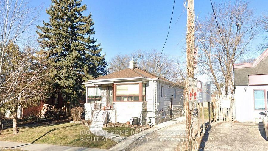 Property Photo: 12 Connaught Avenue ON M2M 1G6