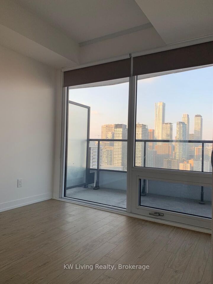 Property Photo:  85 Wood Street 3208  ON M4Y 0E8 