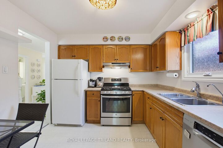 Property Photo:  117 Bournemouth Drive  ON N5V 4T1 
