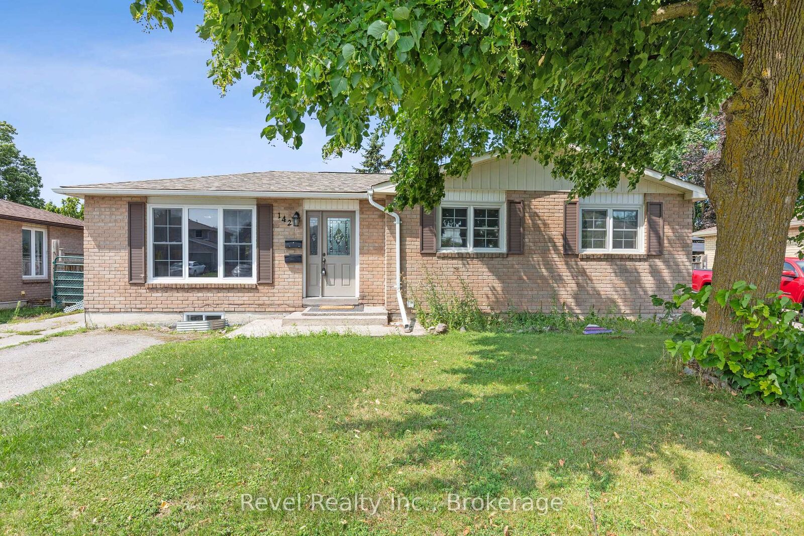 Property Photo:  142 Sanderling Crescent  ON K9V 5L2 