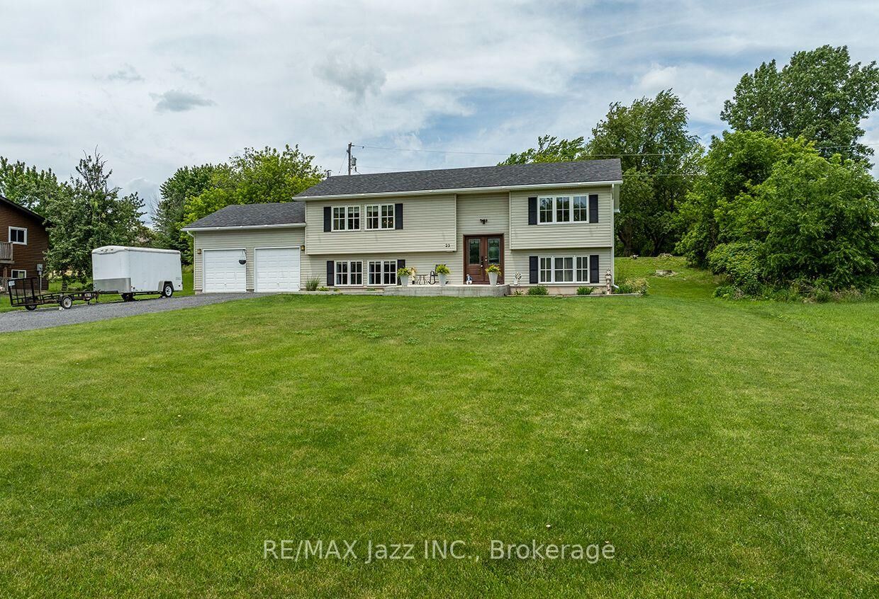 Property Photo: 23 Bayview Drive ON K7R 3K8