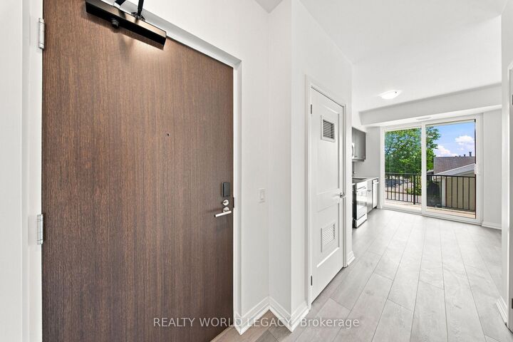 Photo de la propriété: 101 Golden Eagle Road 215 ON N2V 0H4