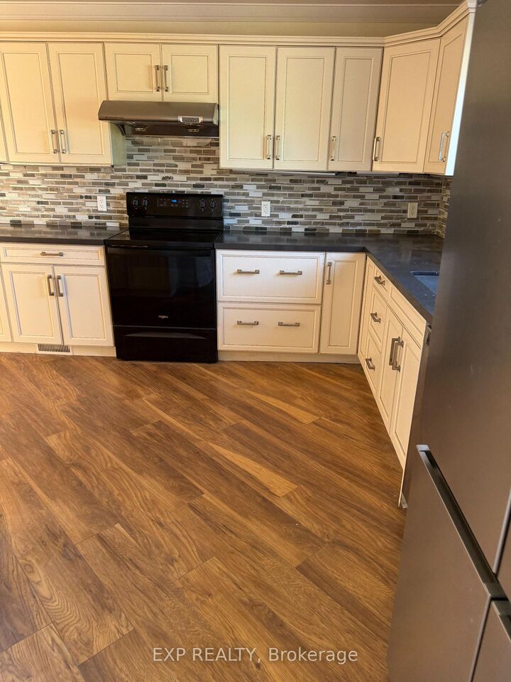 41 Hodgins Avenue — photo 1