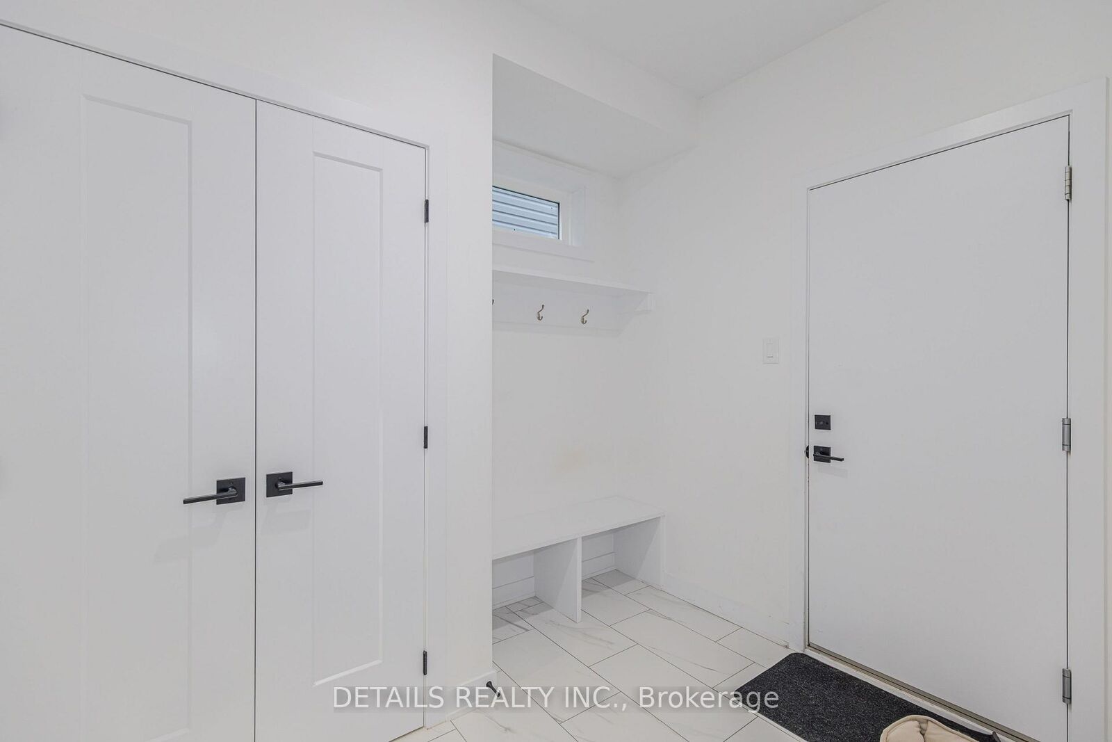 Property Photo:  67 Viceroy Mews  ON K1X 0J5 