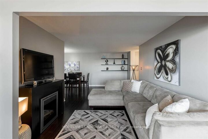Property Photo: 100 County Court Boulevard 707 ON L6W 3X1