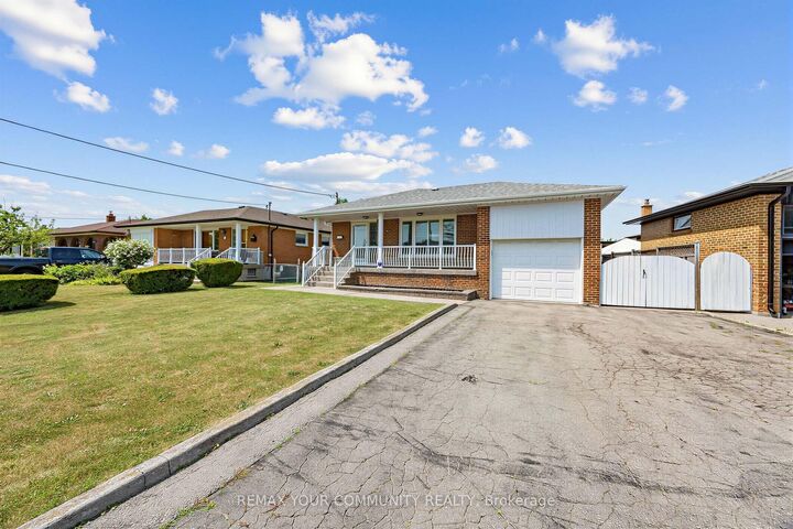 Property Photo: 20 Linthurst Avenue ON M3M 1P2