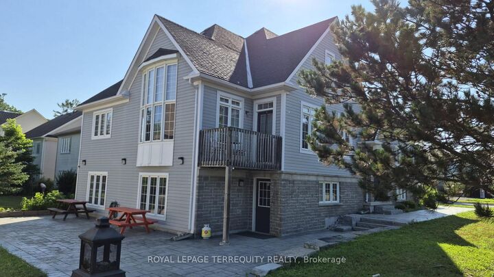 10 Culham Trail — photo 1