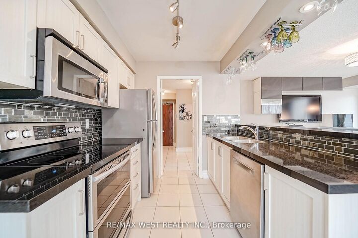 190 Manitoba Street 309 — photo 1