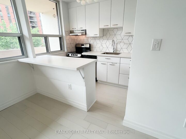 Property Photo:  40 Homewood Avenue 811  ON M4Y 2K2 