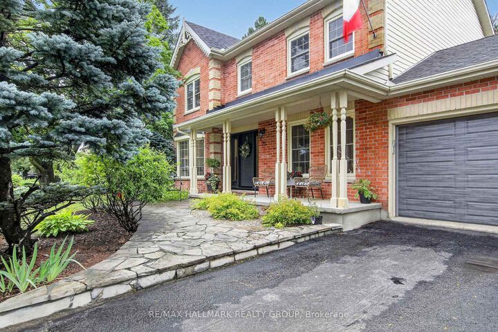 Property Photo: 21 Delamere Drive ON K2S 1G7