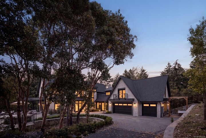 Property Photo: 2060 Pinehurst Terr BC V9B 3S3