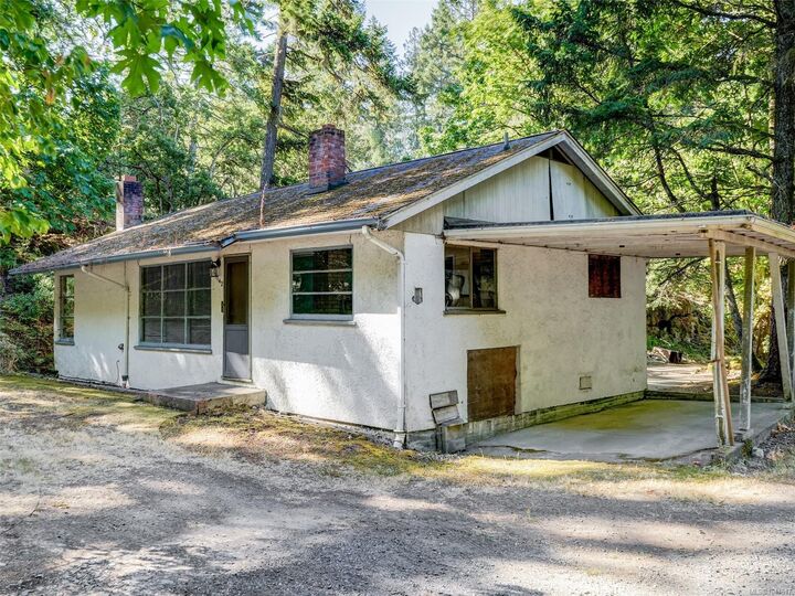 5142 West Saanich Rd — photo 1