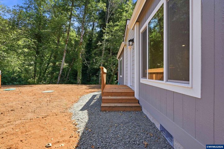 Property Photo:  620 N Wayside Lp  OR 97368 