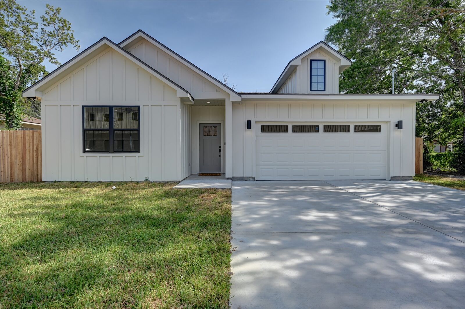 Property Photo: 237 E Brenham Street TX 78942