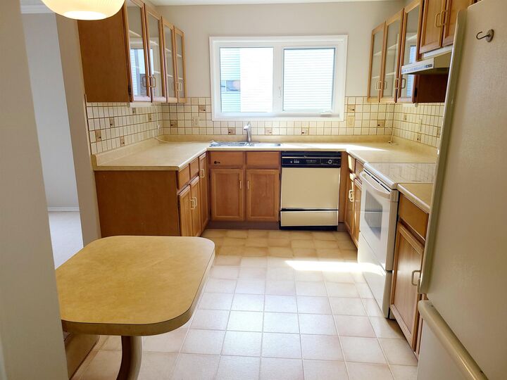Property Photo:  1521 Blackwood Street 111  BC V4B 3V6 