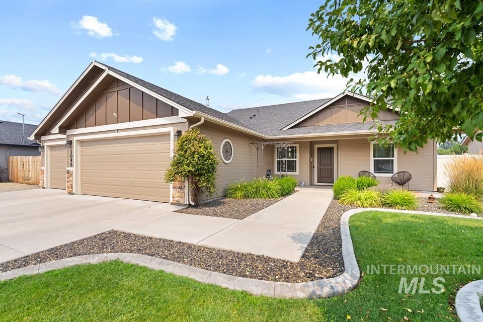 Property Photo: 1098 Homestead Dr ID 83617