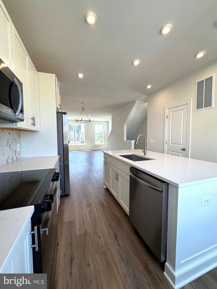 Property Photo:  13817 Chrisswind Avenue  VA 22191 