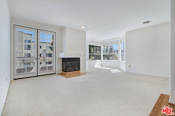 Property Photo: 14570 Benefit St, Unit 201 CA 91403