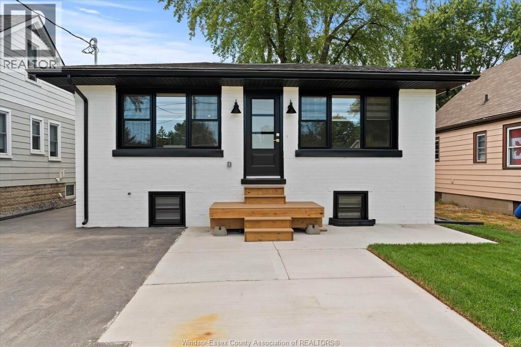 Property Photo: 557 Elinor Street ON N8P 1E3
