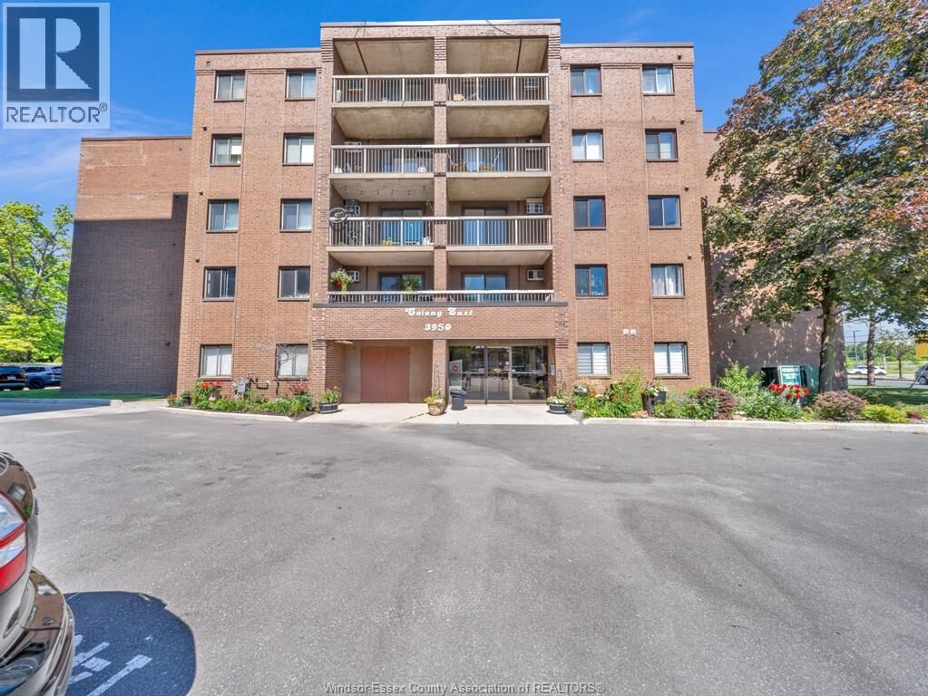 Property Photo:  3950 Wyandotte Street East 505  ON N8Y 1G5 