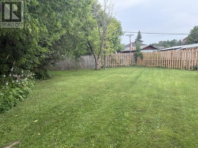 Property Photo:  90 Henrietta Ave  ON P6C 1Z5 