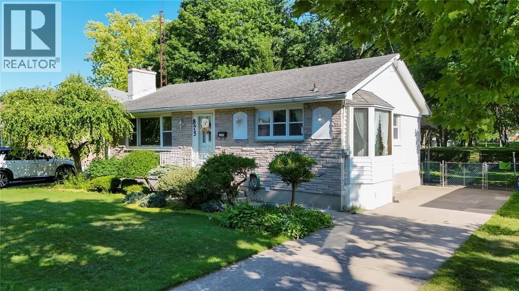 Property Photo:  875 Kemsley Drive  ON N7V 2M6 
