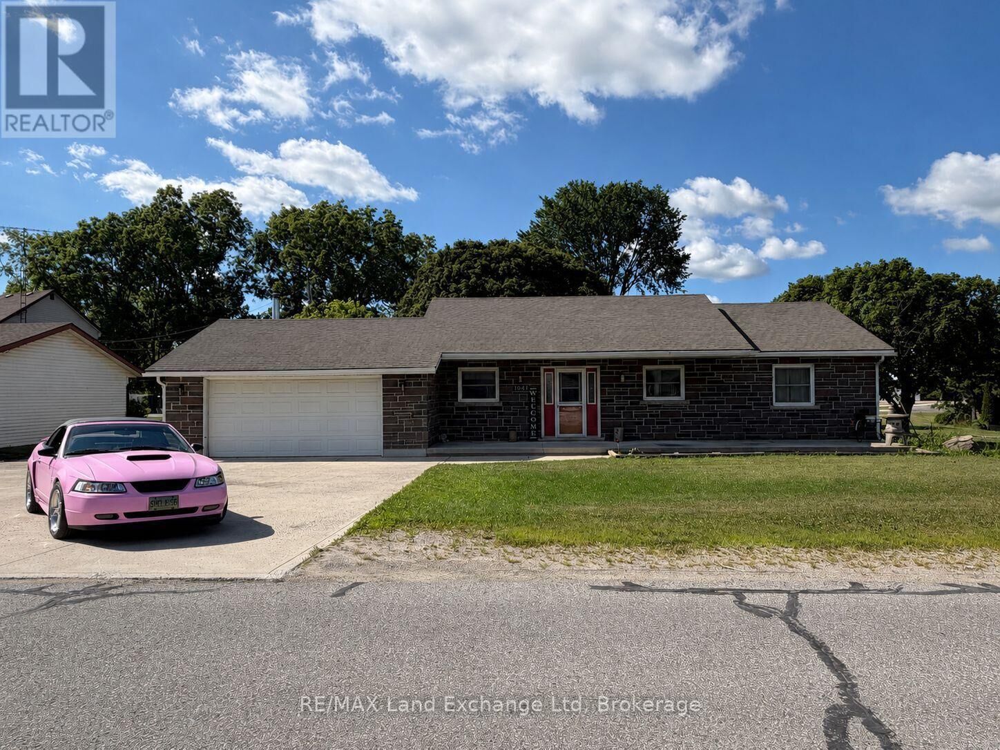 Property Photo: 1041 Main Street ON N0G 2X0