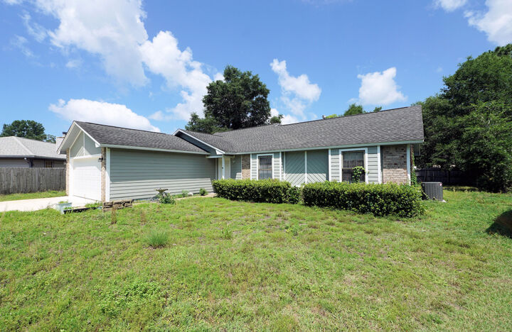 Property Photo: 128 Meadow Woods Lane FL 32578