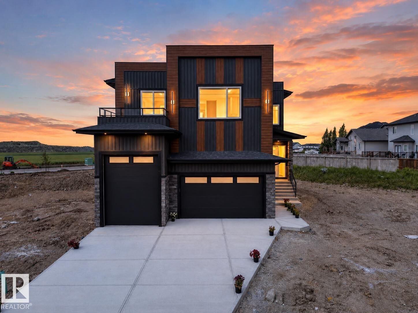 Property Photo: 423 Robinson Bv AB T6K 5K2