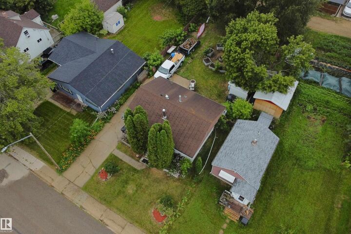 Property Photo:  4510 55 Avenue  AB T7N 1K1 