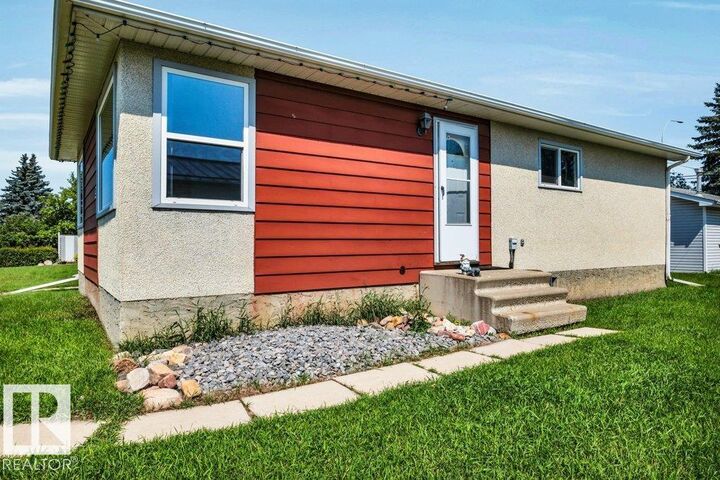 Property Photo:  9 Linden St  AB T7X 2G4 