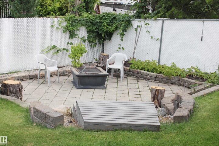 Property Photo: 64 Creekside Way AB T7X 4A2