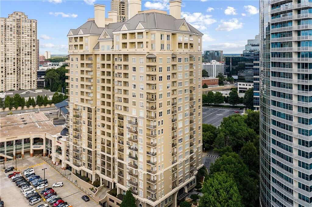 Property Photo: 3334 Peachtree Road NE 1001 GA 30326