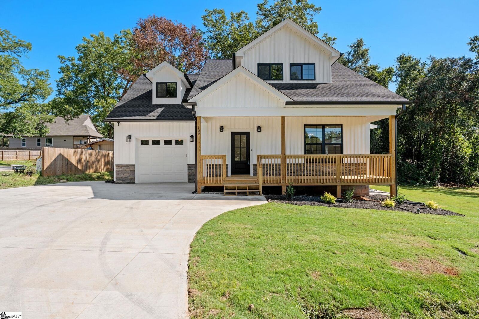 Property Photo:  109 Weaver Line Lane  SC 29349 